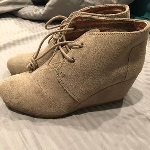 Brand new suede toms wedge booties